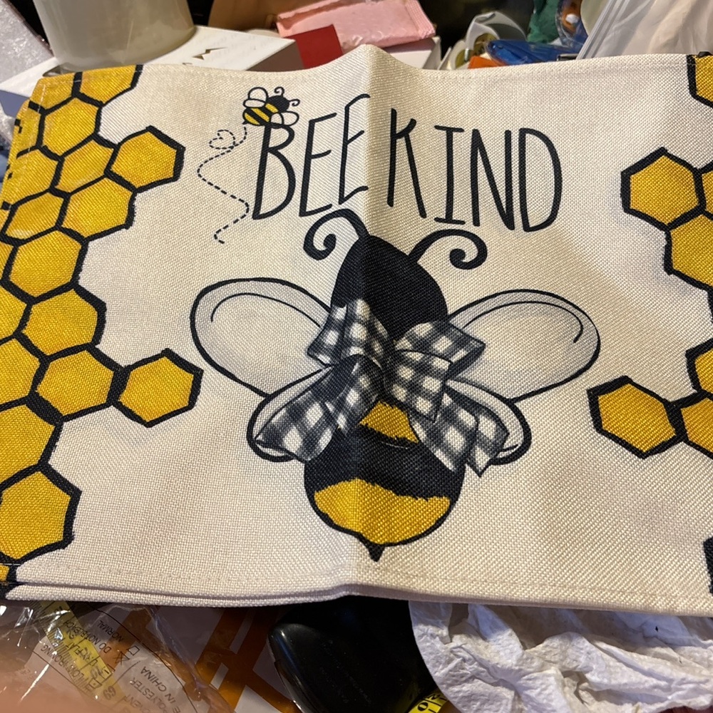 New Bee Kind  Table Mats Set of 4 Washable Placemats 12x18 Inch Farmhouse Dining
